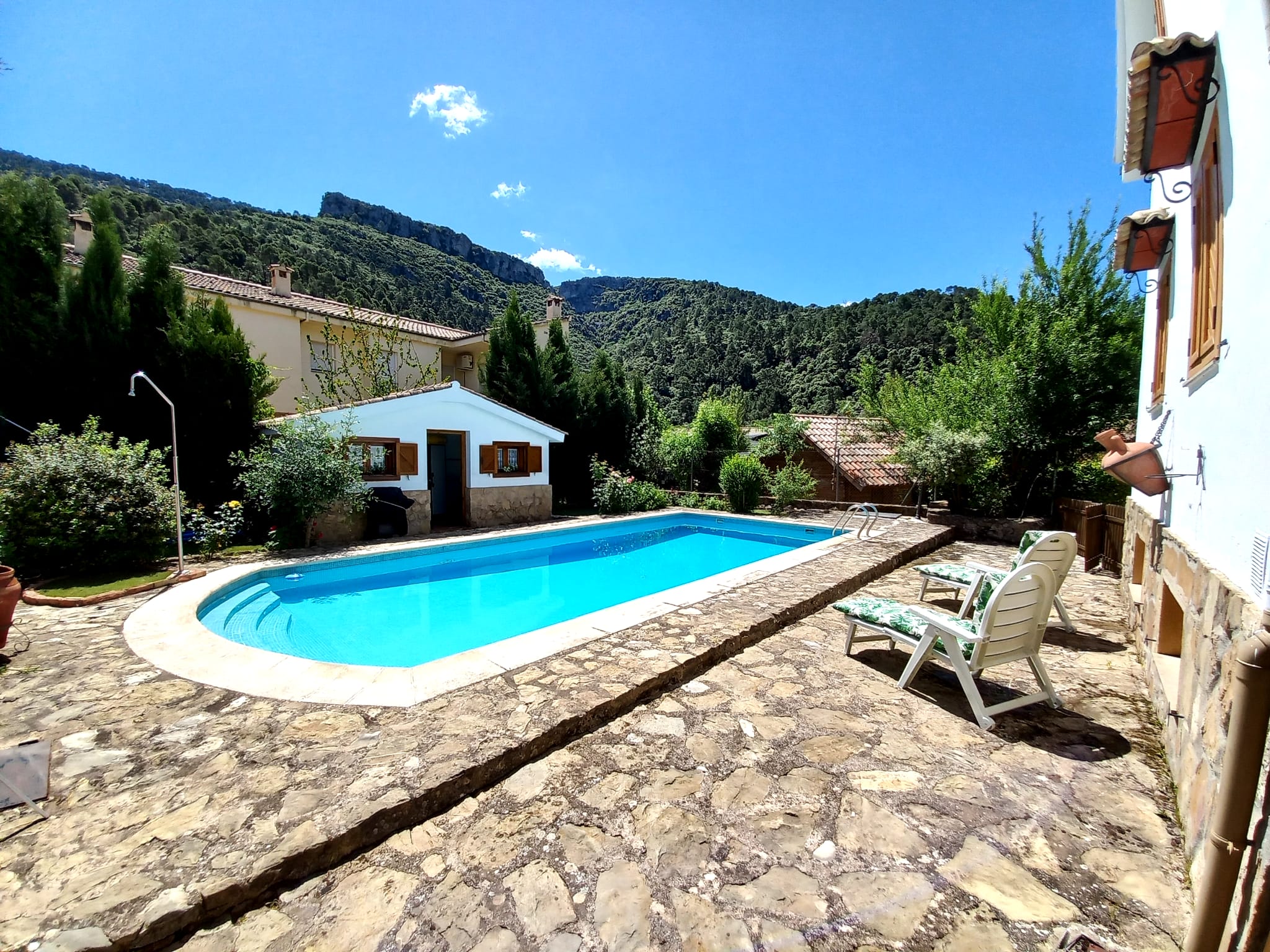 EL REFUGIO DE GORIZ V.T.A.R. - integro en La Iruela Arroyo frio 