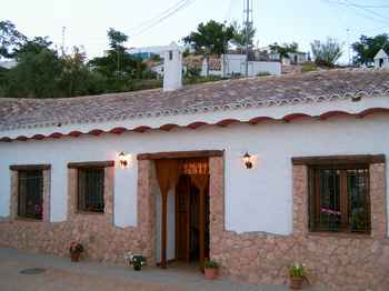 Casa cueva Arroyomolinos Casa cueva en Hinojares  